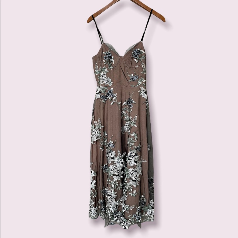 New with tags Sau Lee lace floral embroidered midi dress